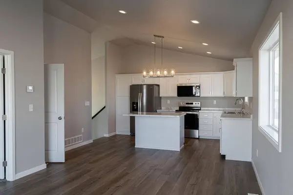 6211 87th AVE S, Horace, ND 58047