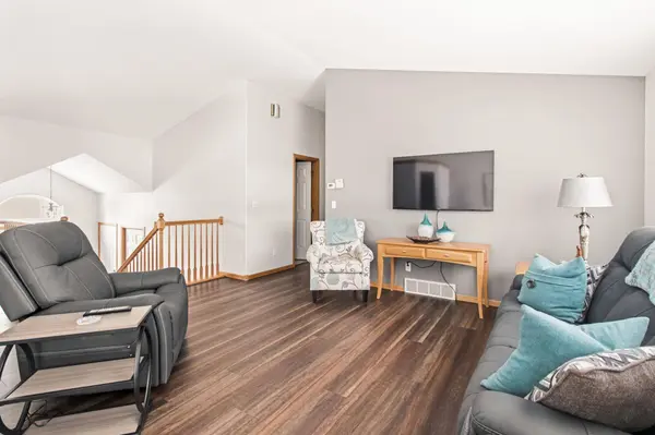 1727 37th AVE S, Fargo, ND 58104