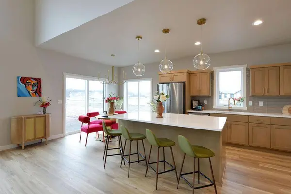 6914 3rd ST NW, Moorhead, MN 56560