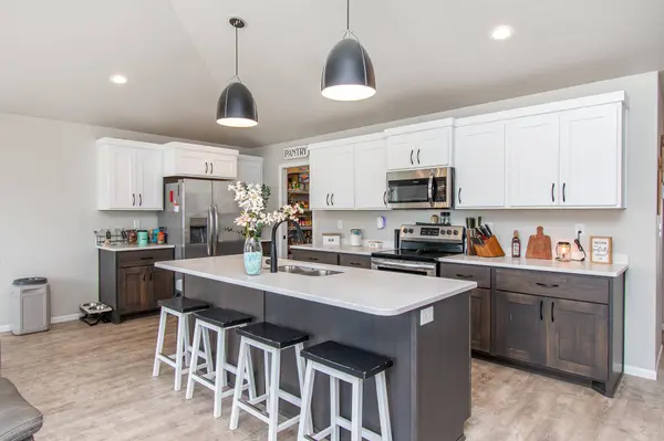 6012 Kodiak LN, Horace, ND 58047