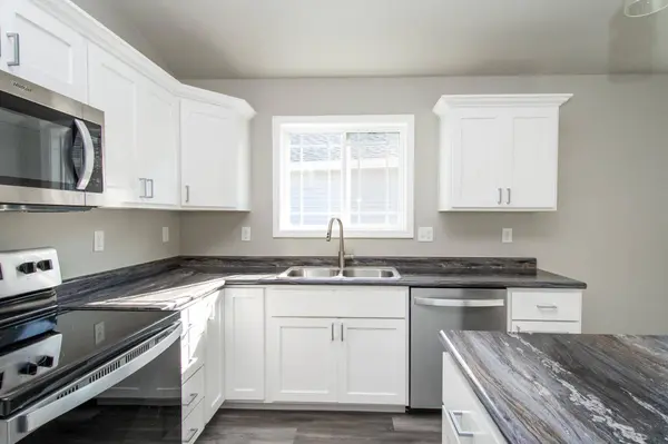 2042 12 ST W, West Fargo, ND 58078