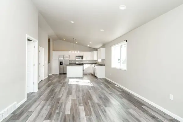 2042 12 ST W, West Fargo, ND 58078