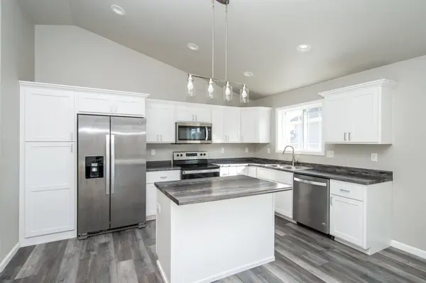2042 12 ST W, West Fargo, ND 58078