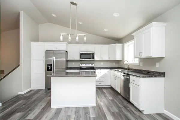 2042 12 ST W, West Fargo, ND 58078