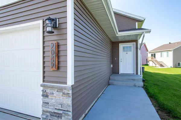 2042 12 ST W, West Fargo, ND 58078