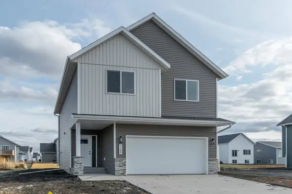 1129 Jill DR W, West Fargo, ND 58078