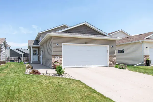 6182 35th ST S, Fargo, ND 58104