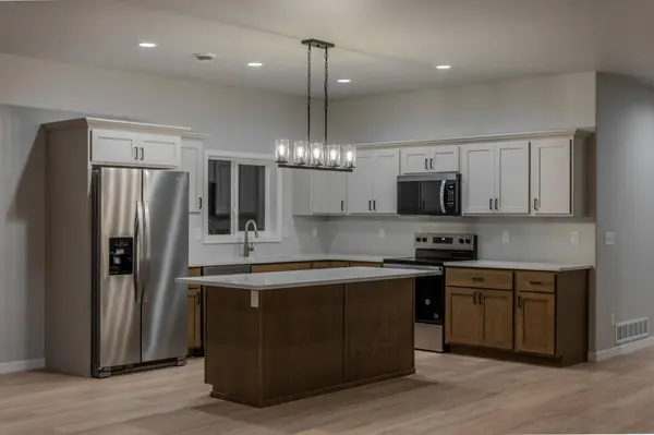 6813 Deer Creek LOOP, Horace, ND 58047