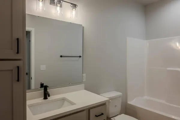 6813 Deer Creek LOOP, Horace, ND 58047
