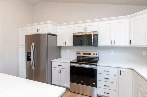 6796 Deer Creek Pkwy, Horace, ND 58104