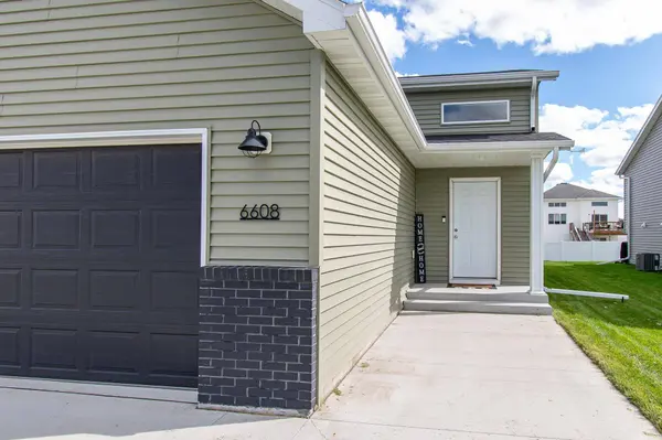 6608 27th ST S, Fargo, ND 58104