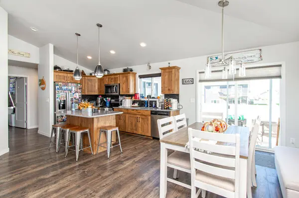 2760 Westwood ST W, West Fargo, ND 58078