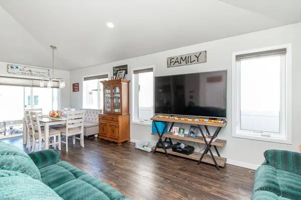 2760 Westwood ST W, West Fargo, ND 58078