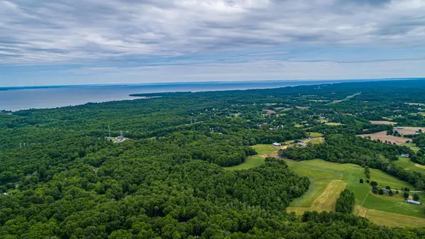 feature image of Best Places to Live in Southern Maryland: A Local Real Estate Guide