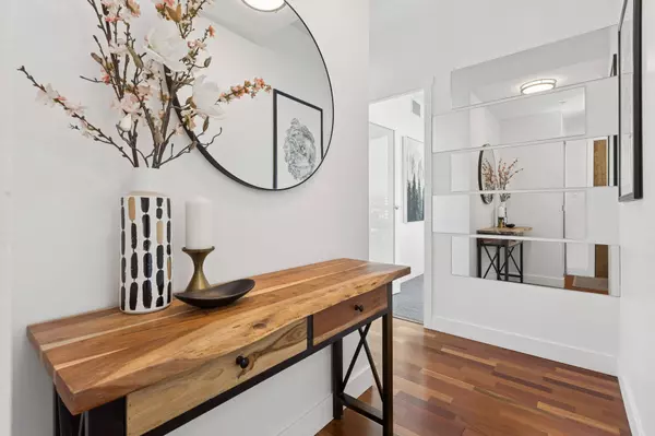 138 E Esplanade Esplanade #1907, North Vancouver, BC V7L 4X9