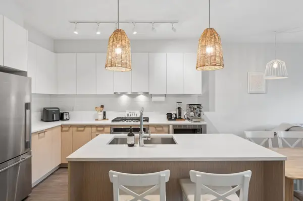 625 E 3rd ST #210, North Vancouver, BC V7L 1G6