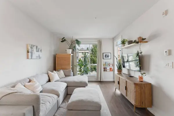 625 E 3rd ST #210, North Vancouver, BC V7L 1G6