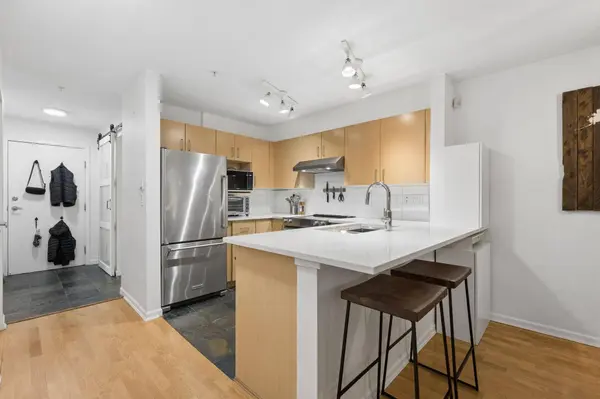 147 E 1st #112, North Vancouver, BC V7L 1B2