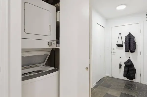147 E 1st #112, North Vancouver, BC V7L 1B2