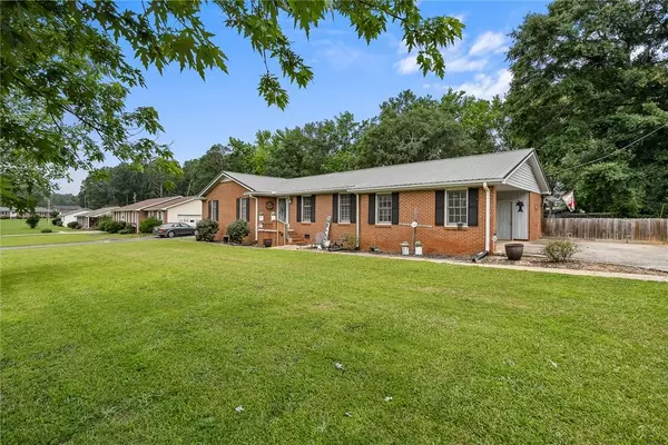 304 Samuel RD, Honea Path, SC 29654