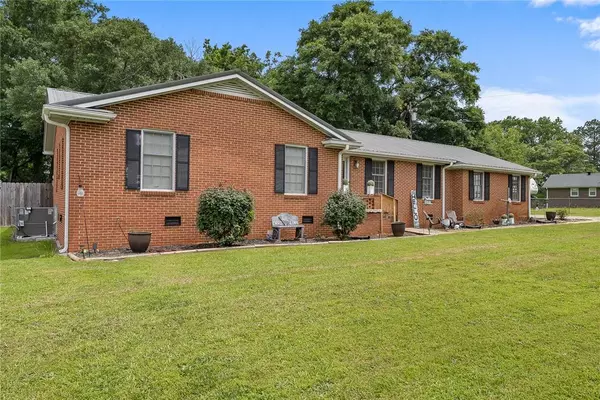 304 Samuel RD, Honea Path, SC 29654