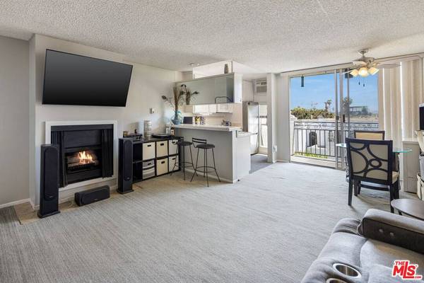 6151 Orange St #307, Los Angeles, CA 90048