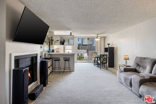 6151 Orange St #307, Los Angeles, CA 90048