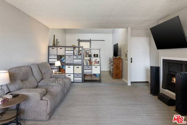 6151 Orange St #307, Los Angeles, CA 90048