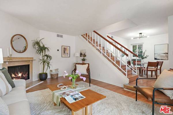 18411 Hatteras St #106, Tarzana, CA 91356