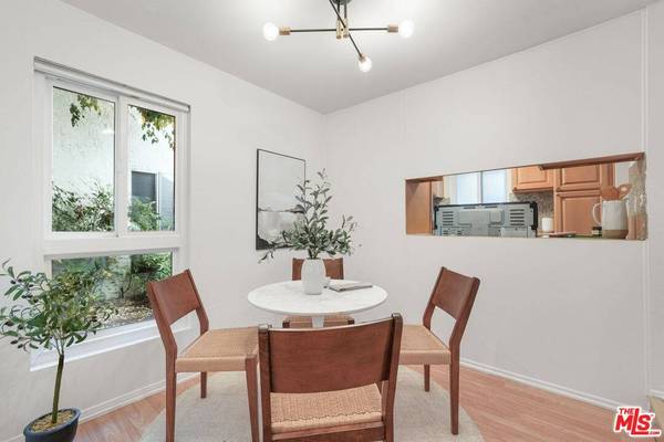 18411 Hatteras St #106, Tarzana, CA 91356