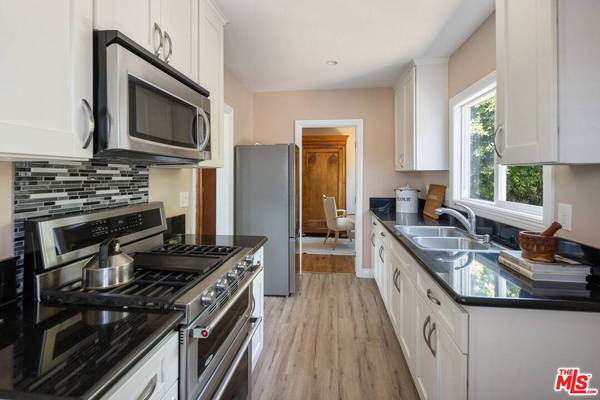 3007 Hyde Park Blvd, Los Angeles, CA 90043