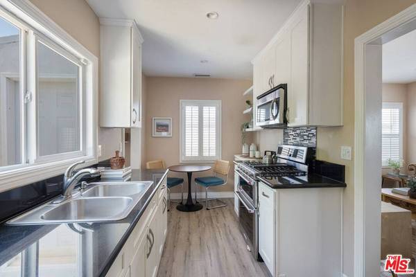 3007 Hyde Park Blvd, Los Angeles, CA 90043