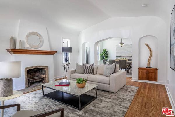 9020 Phyllis Ave, West Hollywood, CA 90069