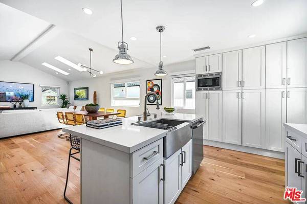 2751 Midvale Ave, Los Angeles, CA 90064