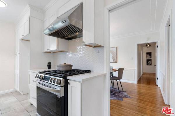 5853 S La Brea Ave, Los Angeles, CA 90056