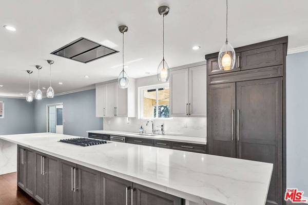 5502 S Chariton Ave, Los Angeles, CA 90056