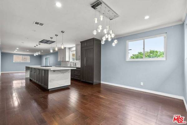 5502 S Chariton Ave, Los Angeles, CA 90056