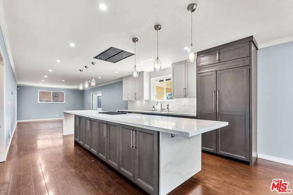 5502 S Chariton Ave, Los Angeles, CA 90056