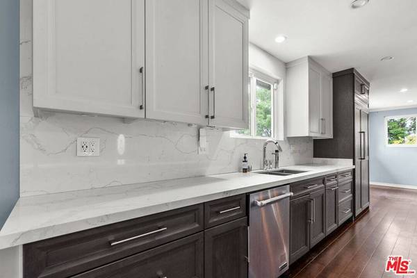 5502 S Chariton Ave, Los Angeles, CA 90056