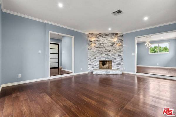 5502 S Chariton Ave, Los Angeles, CA 90056