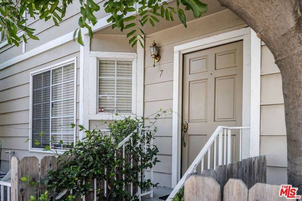 154 N Meridith Ave #7, Pasadena, CA 91106