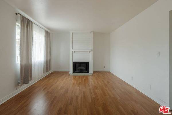 8505 Columbus Ave #307, Los Angeles, CA 91343