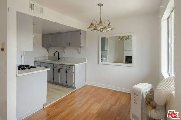 8505 Columbus Ave #307, Los Angeles, CA 91343