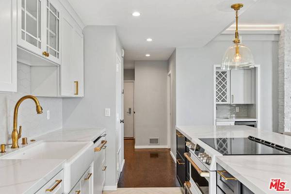 7250 Franklin Ave #616, Los Angeles, CA 90046