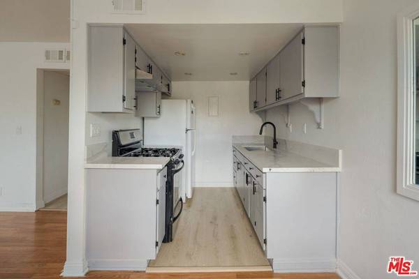 8505 Columbus Ave #307, Los Angeles, CA 91343