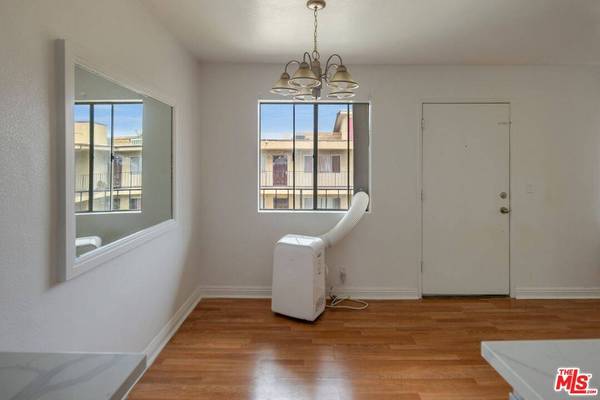 8505 Columbus Ave #307, Los Angeles, CA 91343