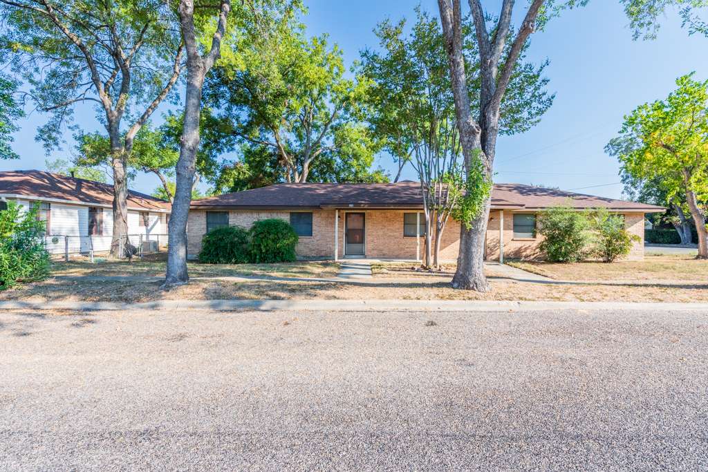 Luling, TX 78648-2905,319 E Bowie St