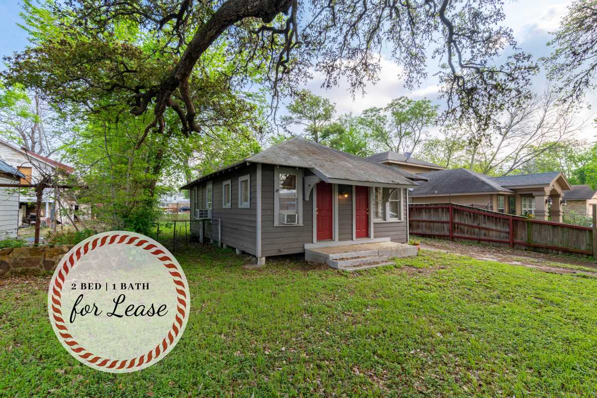 709 E Houston St, Luling, TX 78648-3011