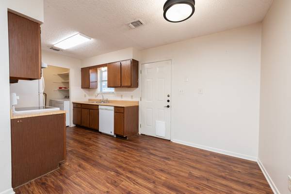 Luling, TX 78648-2905,319 E Bowie St