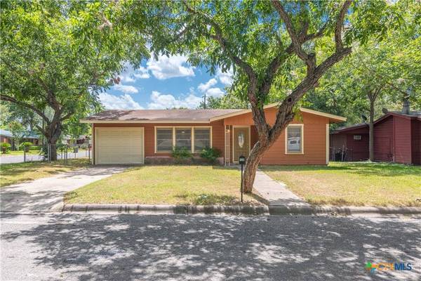 126 Bellaire ST, Luling, TX 78648